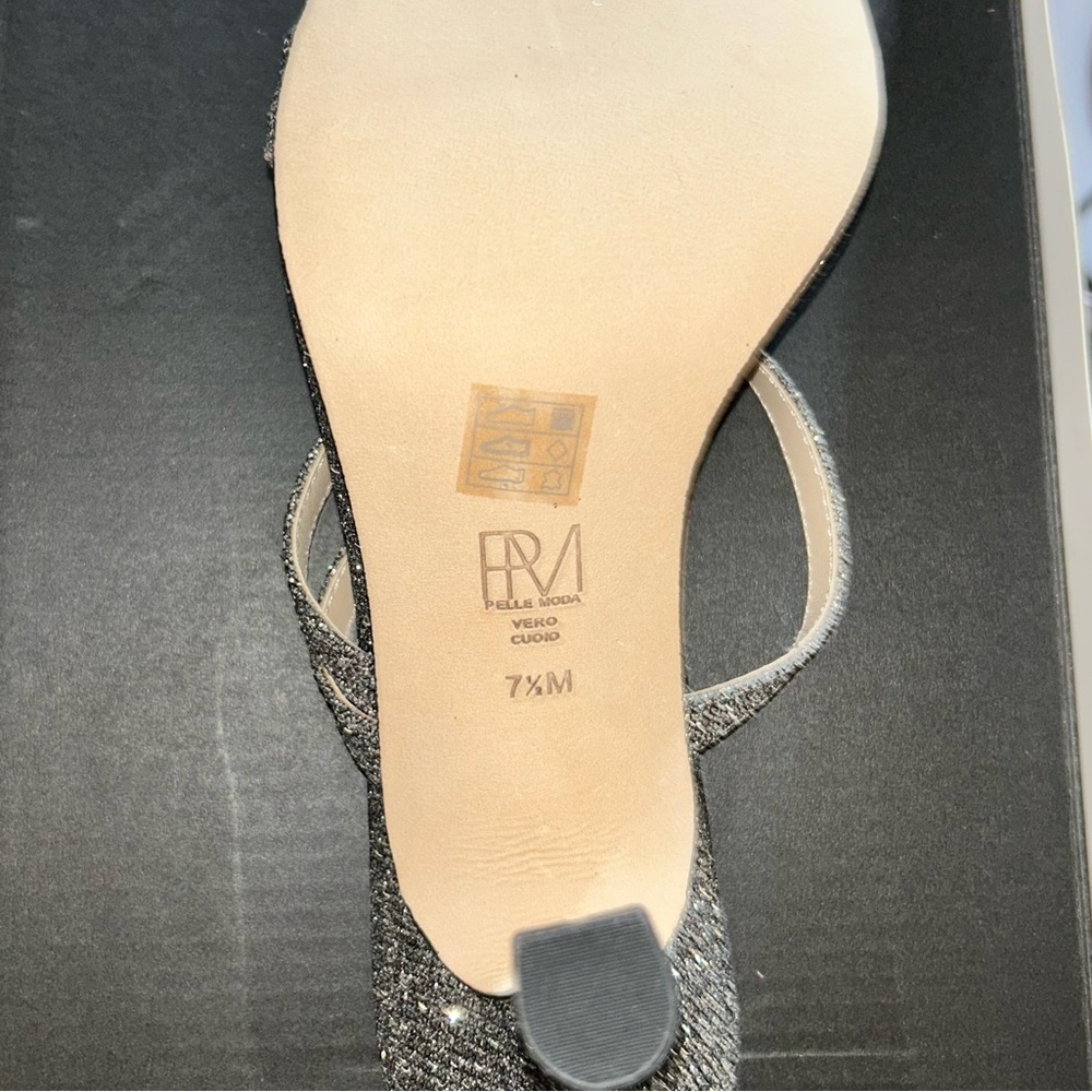 Pelle Moda Silver Strappy Heels NWT - Picture 14 of 15